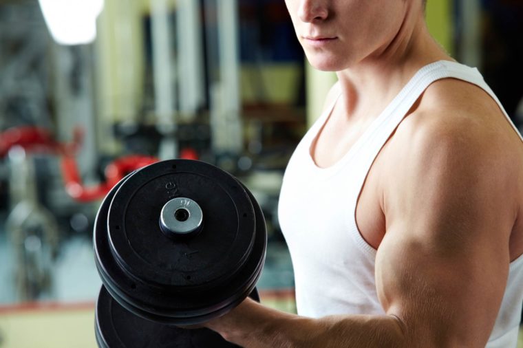 Tập tạ nặng hay tạ nhẹ để phát triển cơ bắp hiệu quả?