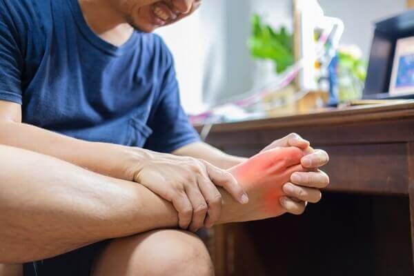 Đau mu bàn chân là bệnh gì và cách điều trị